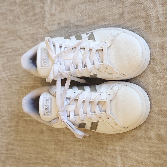 White Adidas with Cloudfoam Comfort Insoles 💎 - Picture 4 of 6